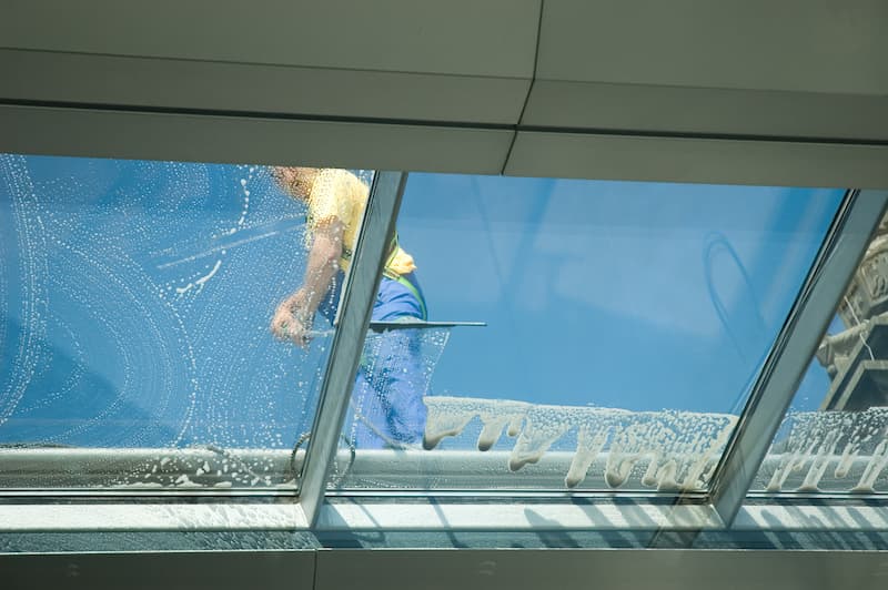 How Professional Window Washing Can Improve Energy Efficiency